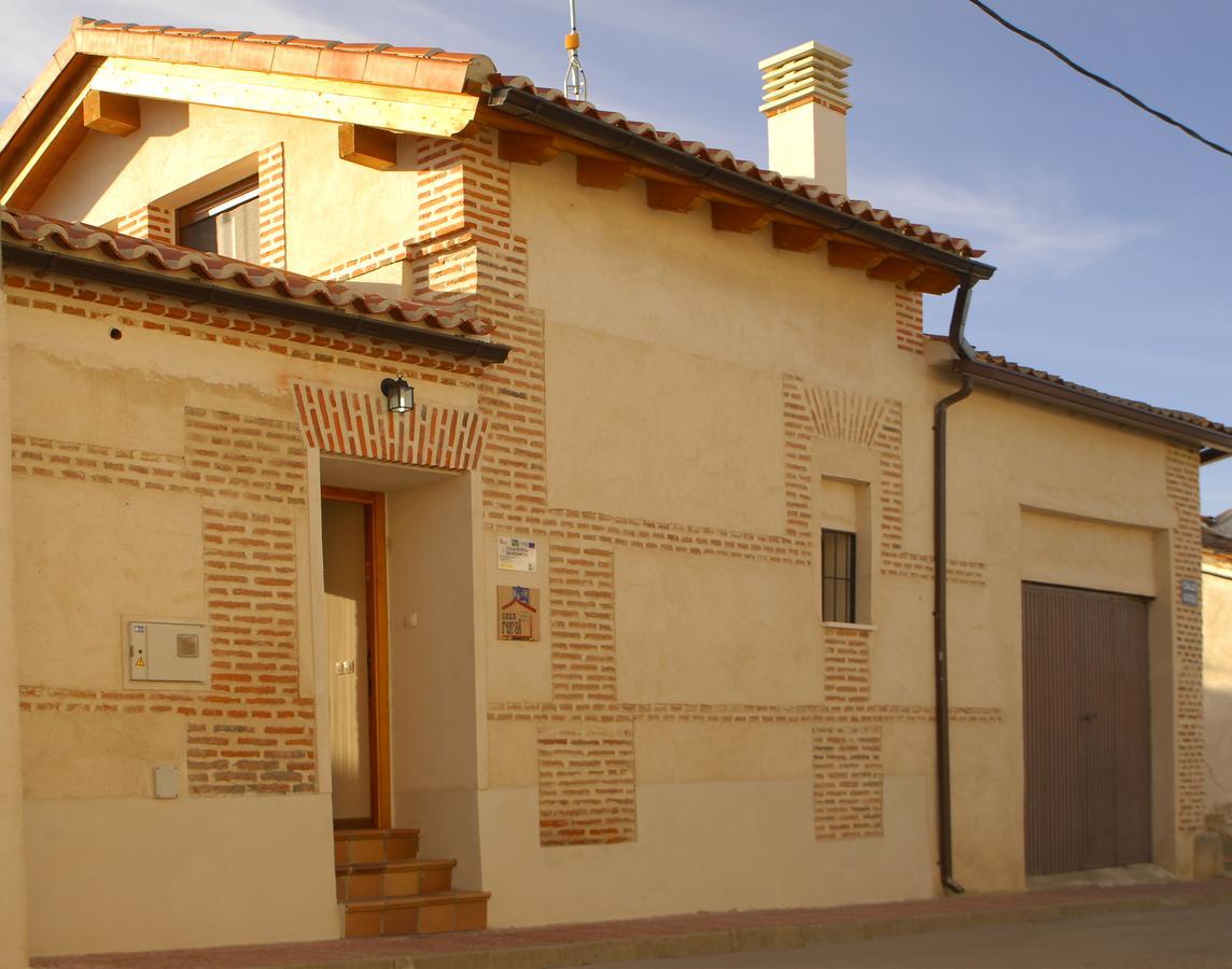 Casa Rural "Hazanas" Adanero Exterior photo